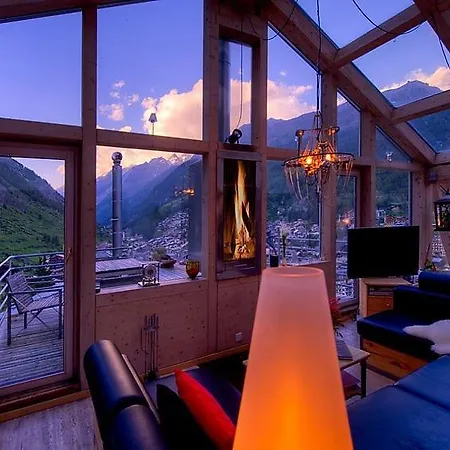 Sleeps 8 Wifi Apartment