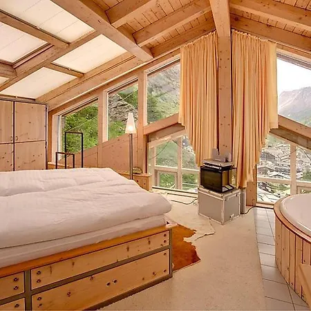 Sleeps 8 Wifi Apartment
