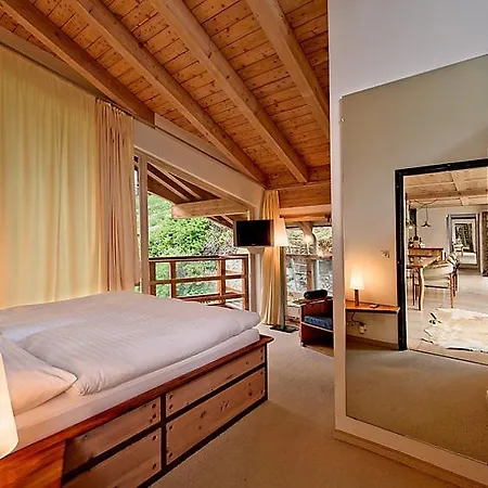 Sleeps 8 Wifi Apartment *